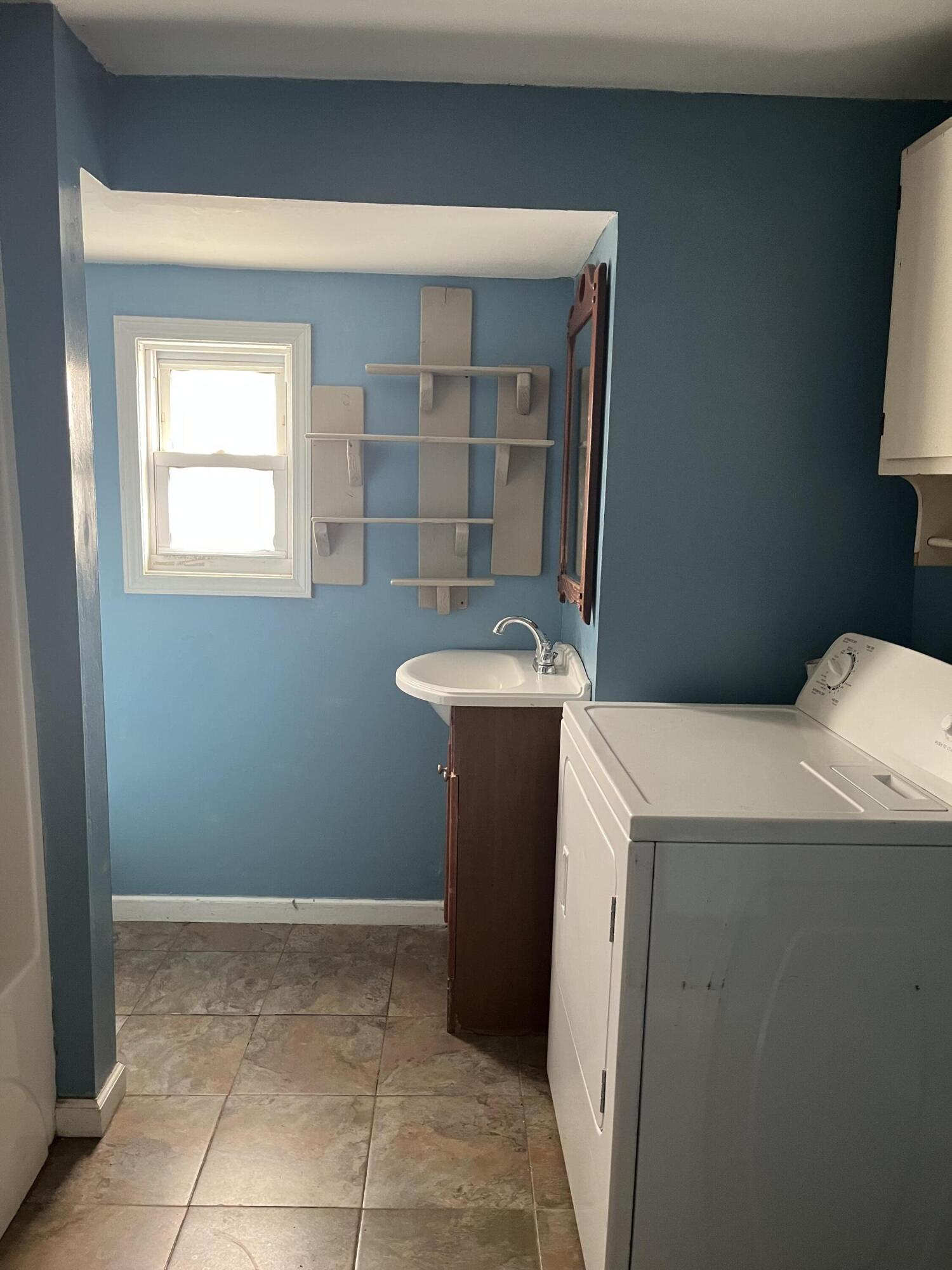 1952 Brown Road Hephzibah, GA 30815 - Photo 14 of 29 Brown Rd Bathroom with Laundry Combined