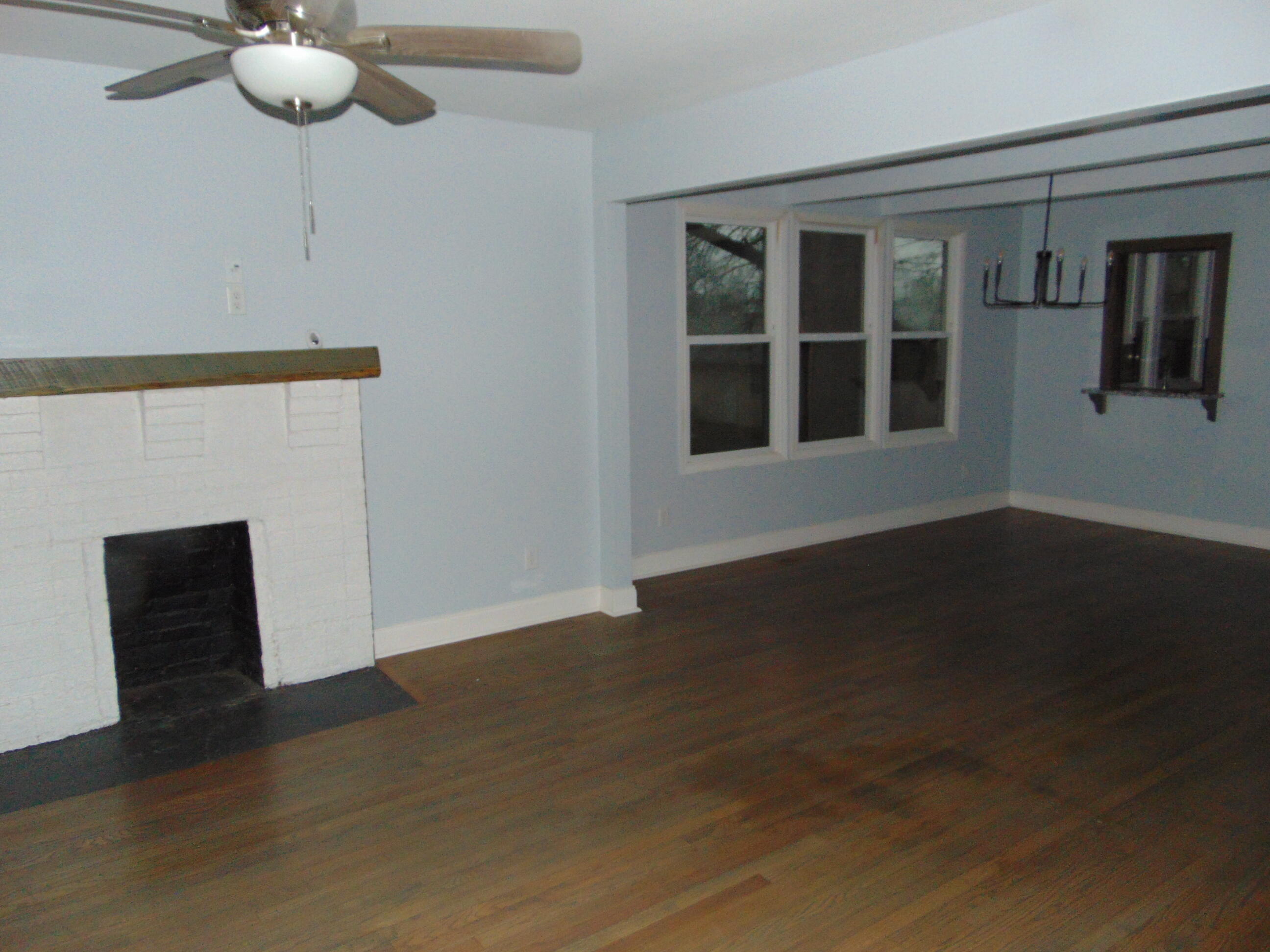 447 Cotter Street Ringgold, GA 30736 - Photo 3 of 14 Living Room