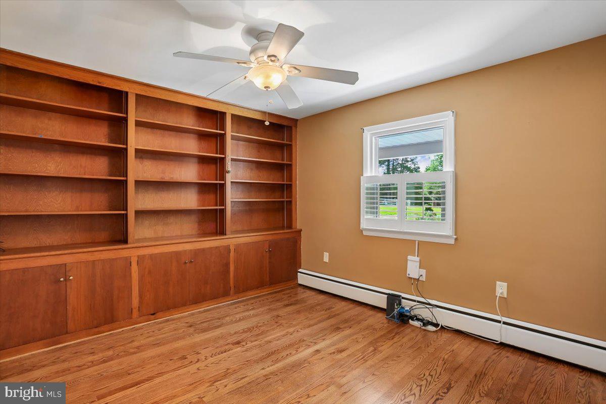 14811 Springfield Road Germantown, MD 20874 - Photo 19 of 116 Office built-ins