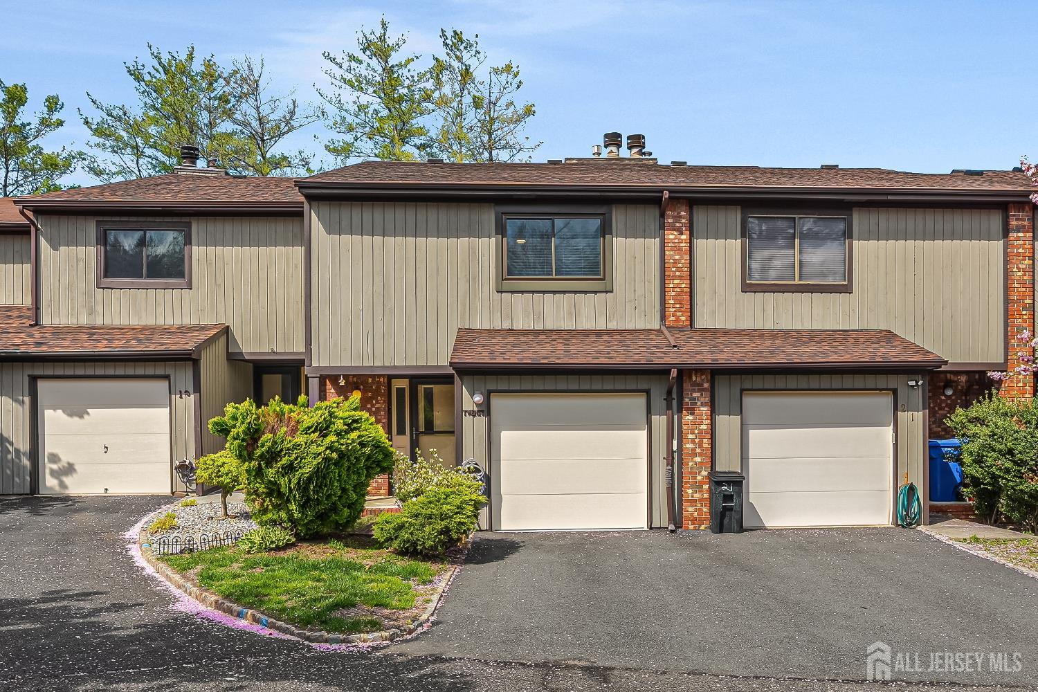 20 Arrowsmith Court Old Bridge, NJ 07747 - Photo 2 of 46