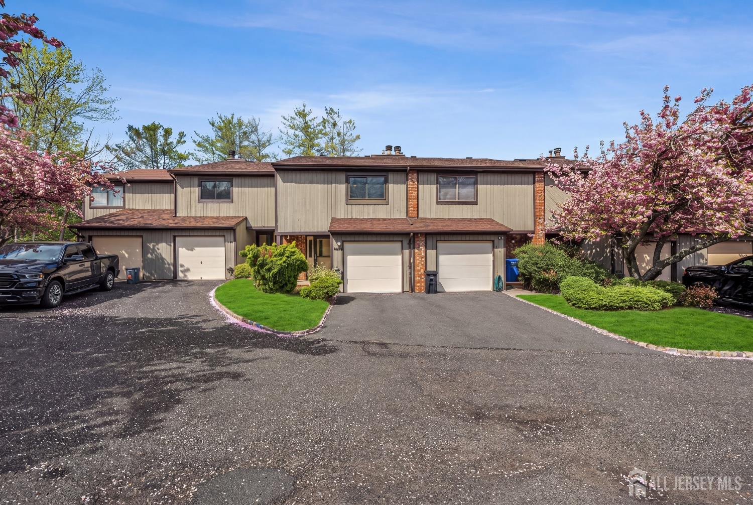 20 Arrowsmith Court Old Bridge, NJ 07747 - Photo 3 of 46