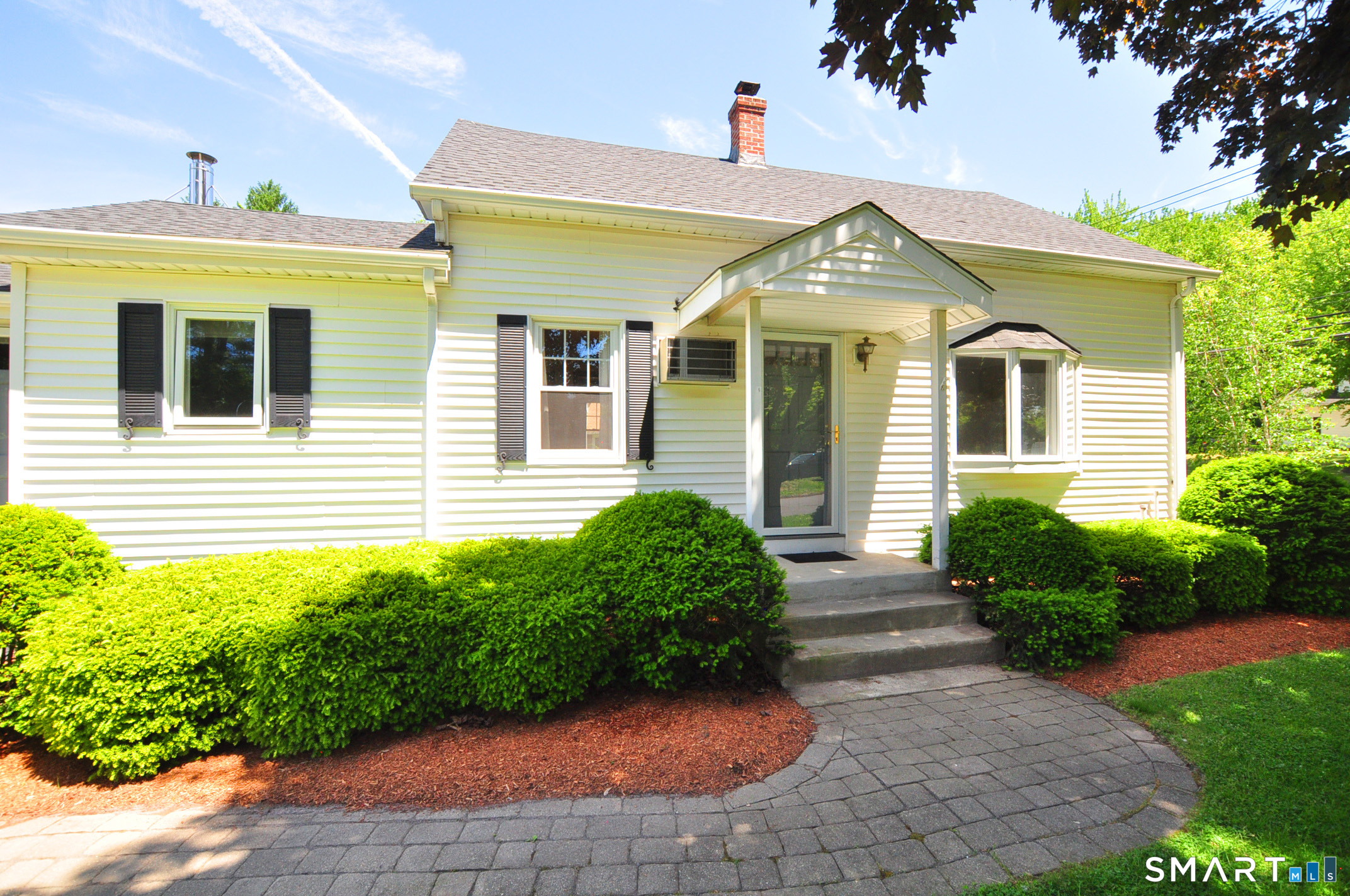 304 Rood Avenue Windsor, CT 06095 - Photo 3 of 36