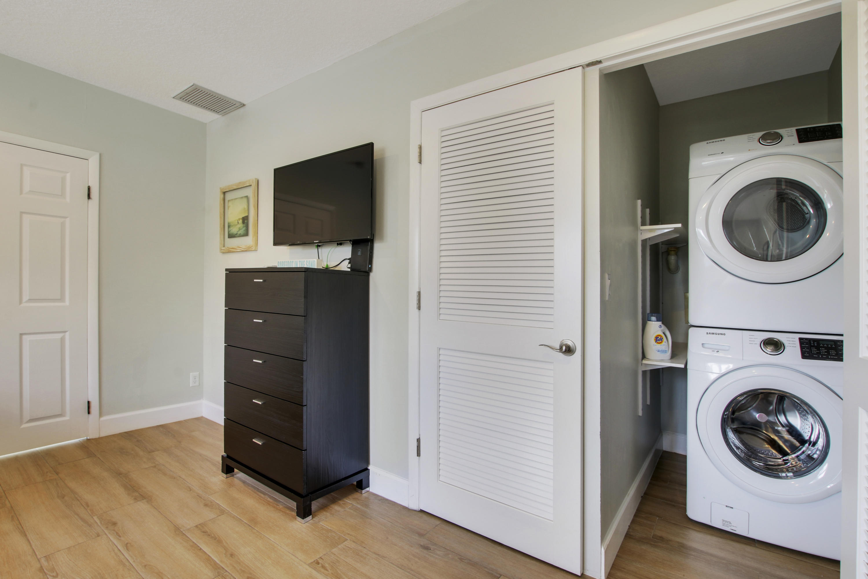 380 North Juno Lane Juno Beach, FL 33408 - Photo 13 of 22 a view of living room washer and dryer