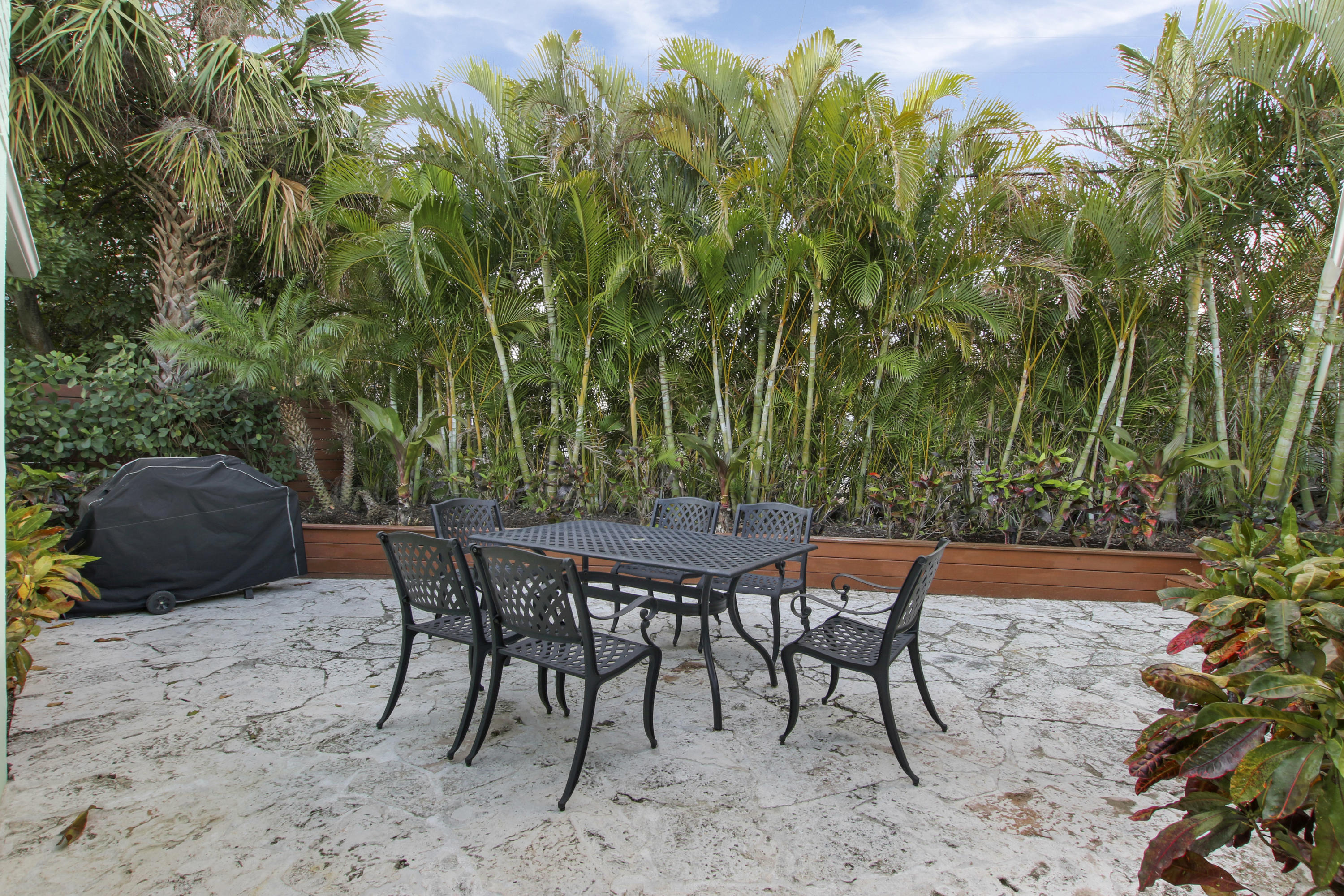 380 North Juno Lane Juno Beach, FL 33408 - Photo 19 of 22 a backyard view with a seating space