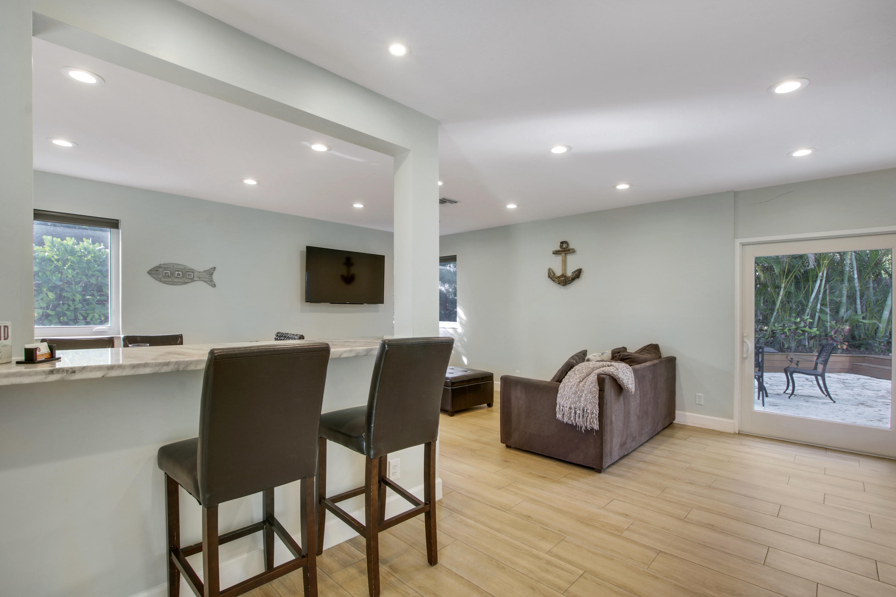 380 North Juno Lane Juno Beach, FL 33408 - Photo 5 of 22 a living room with furniture and a flat screen tv