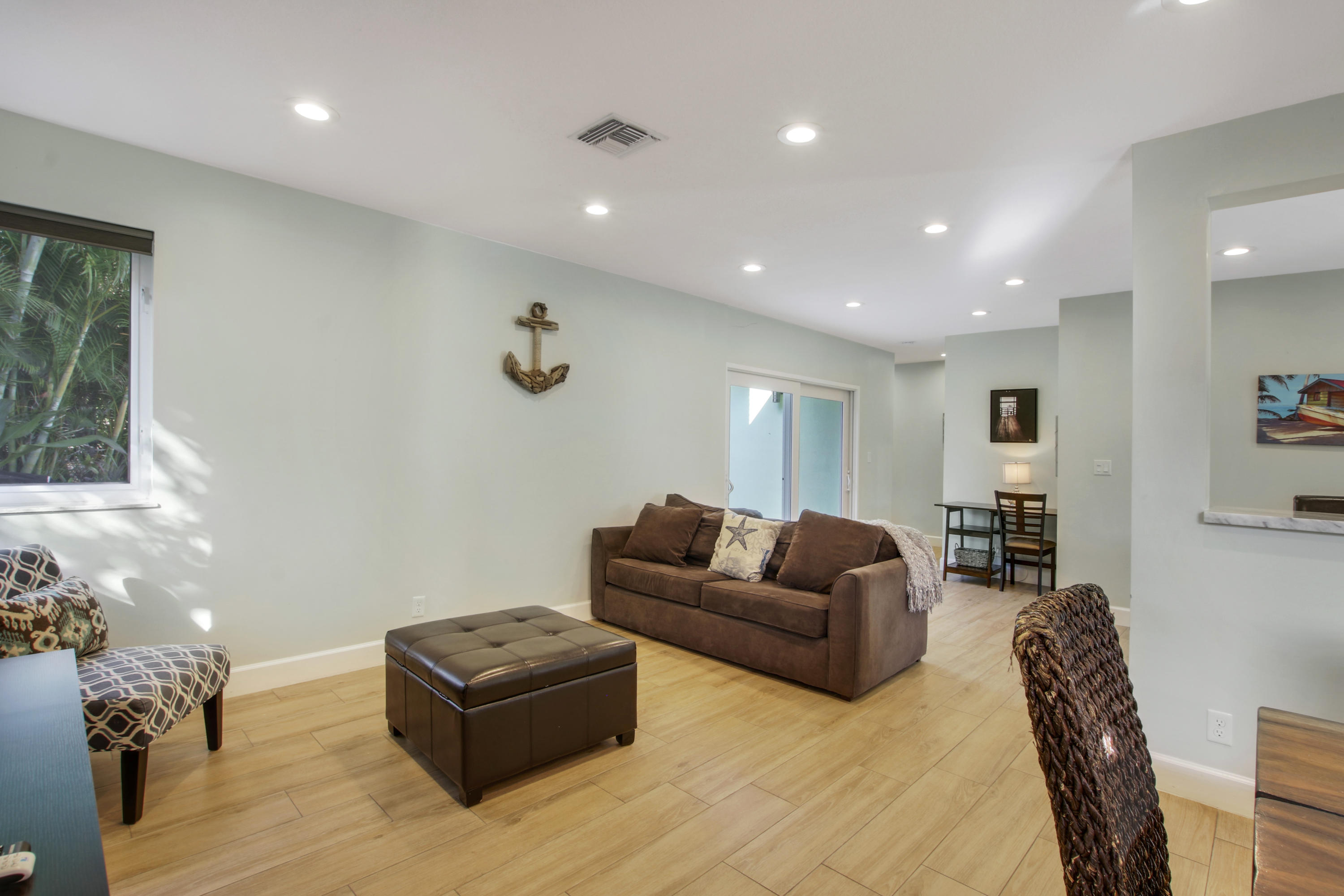380 North Juno Lane Juno Beach, FL 33408 - Photo 8 of 22 a living room with furniture