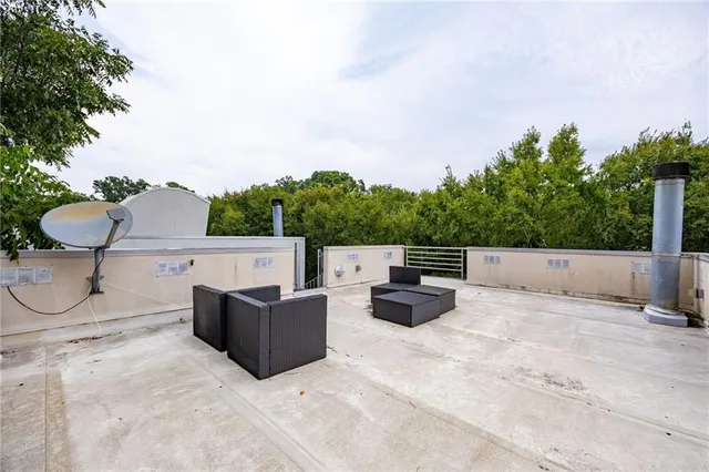 a view of roof with sitting area