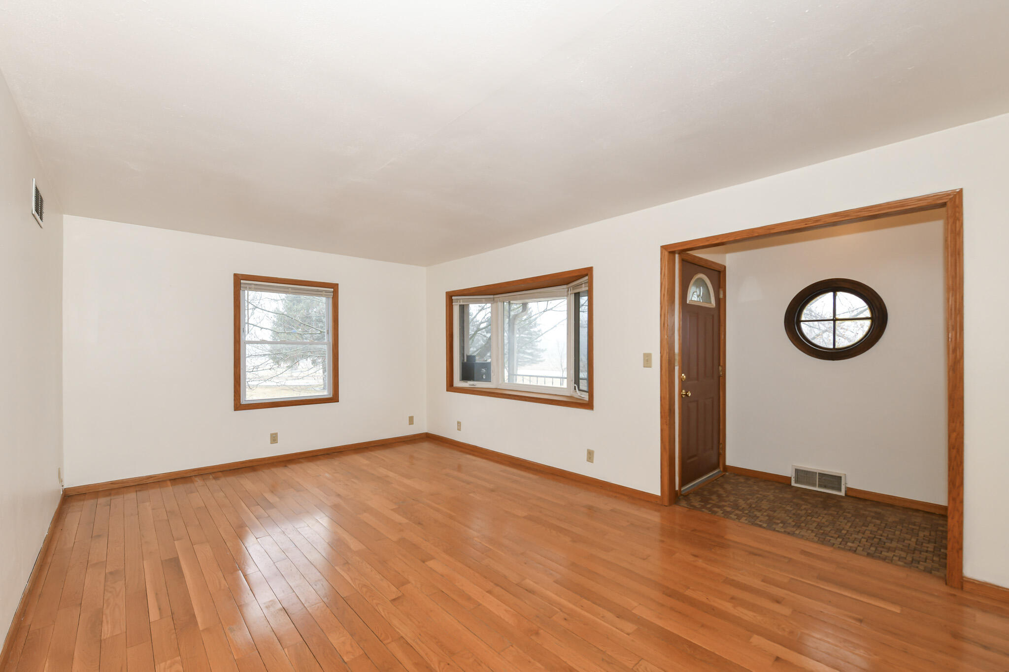 9335 West County Line Road, Unit 9325 Milwaukee, WI 53224 - Photo 5 of 39 35