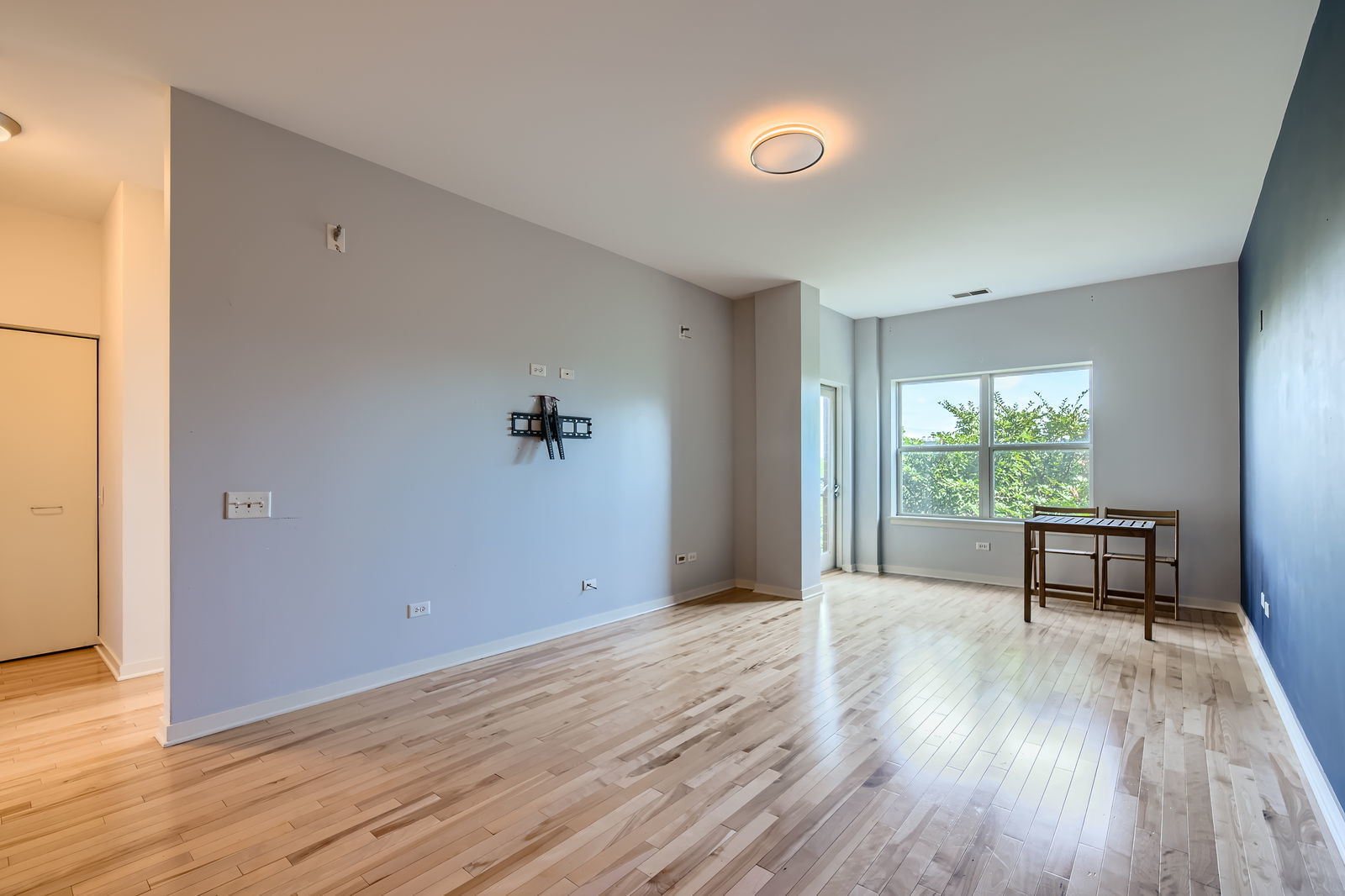 1155 West Roosevelt Road, Unit 406 Chicago, IL 60608 - Photo 4 of 16