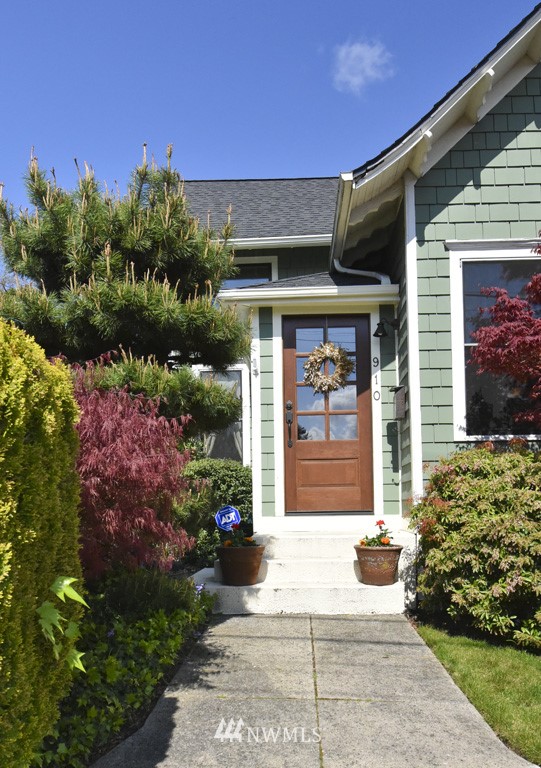 910 North 46th Street Seattle, WA 98103 - Photo 2 of 25