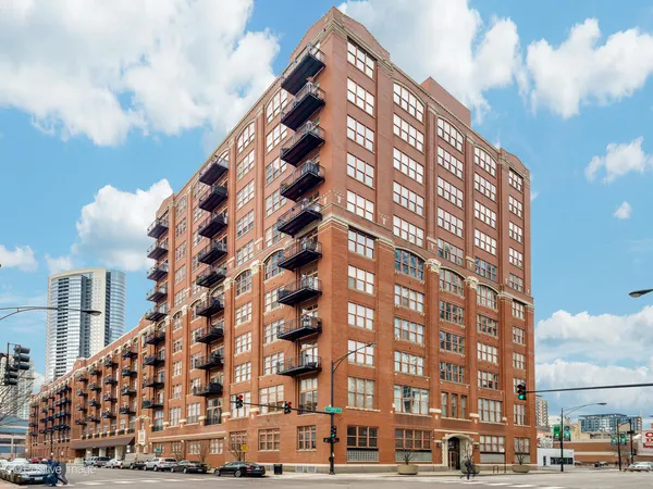 $765,000 | 360 West Illinois Street, Unit 10F, Chicago, IL 60654