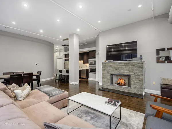 $765,000 | 360 West Illinois Street, Unit 10F, Chicago, IL 60654