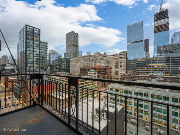 $765,000 | 360 West Illinois Street, Unit 10F, Chicago, IL 60654
