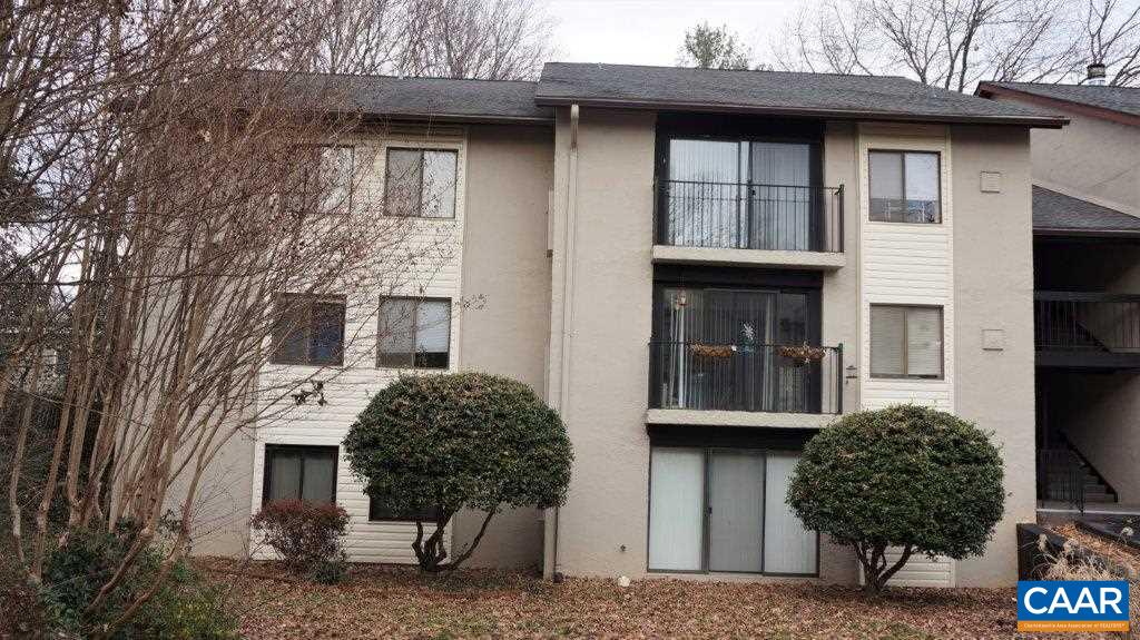 46 Spring Court, Unit 46 Charlottesville, VA 22901 - Photo 3 of 27 a house view with a outdoor space