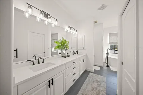 $740,000 | 4882 Greymoss Lane, Sarasota, FL 34233