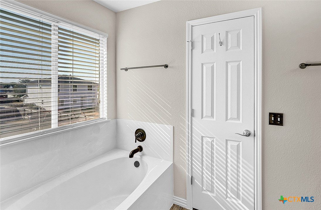 113 Endeavour Kyle, TX 78640 - Photo 22 of 38 a bathroom with bathtub and shower