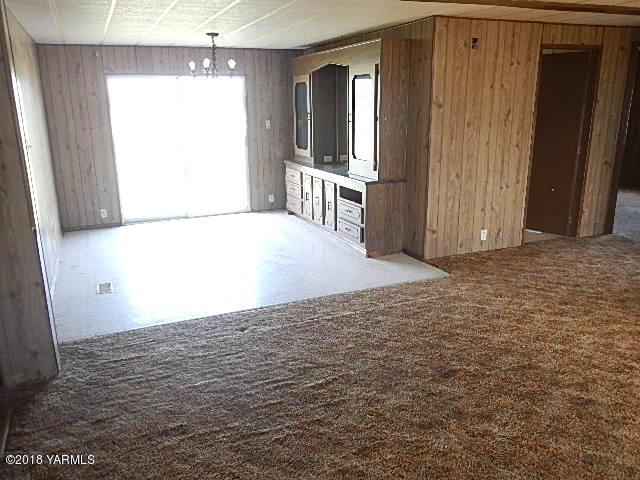 10331 Larue Road Toppenish, WA 98948 - Photo 6 of 13 an empty room with windows