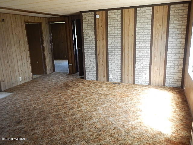 10331 Larue Road Toppenish, WA 98948 - Photo 7 of 13 a view of an empty room with a window