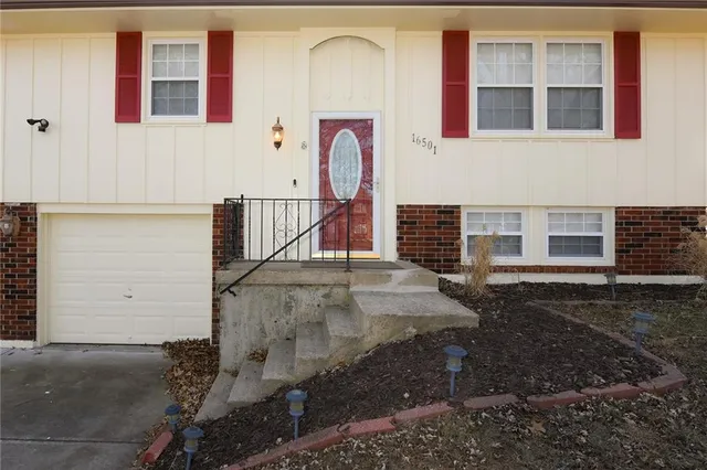 $245,000 | 16501 East 28th Place, Independence, MO 64055