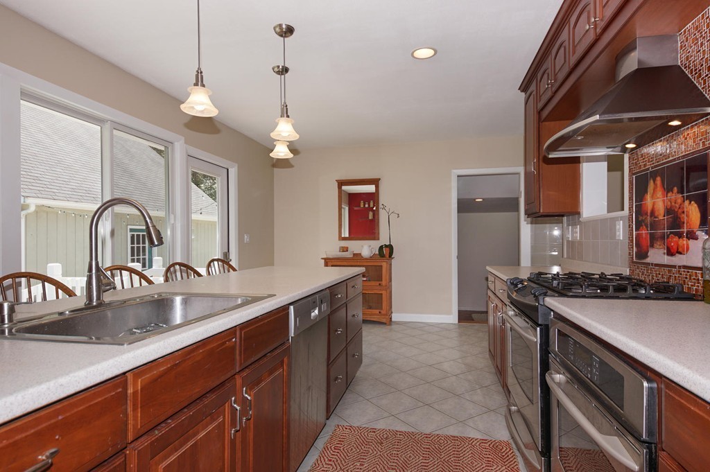 8 Chapman Road Boxford, MA 01921 - Photo 7 of 24 Gallery Image 7