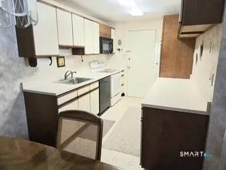 $124,900 | 1162 Middle Turnpike West, Unit B2, Manchester, CT 06040