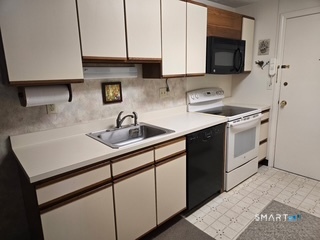 1162 Middle Turnpike West, Unit B2 Manchester, CT 06040 - Photo 9 of 19