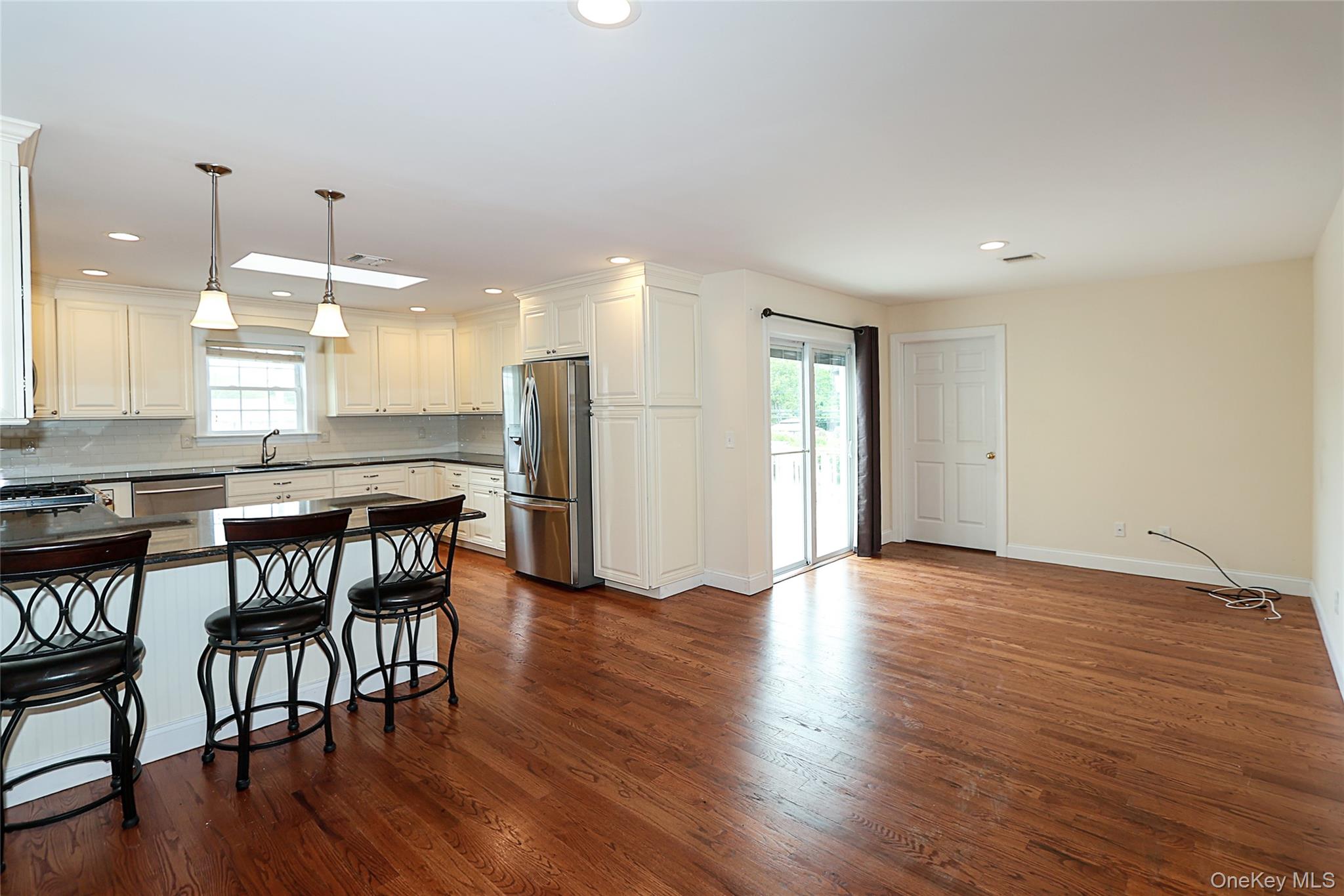 370 Rider Avenue Patchogue, NY 11772 - Photo 17 of 40