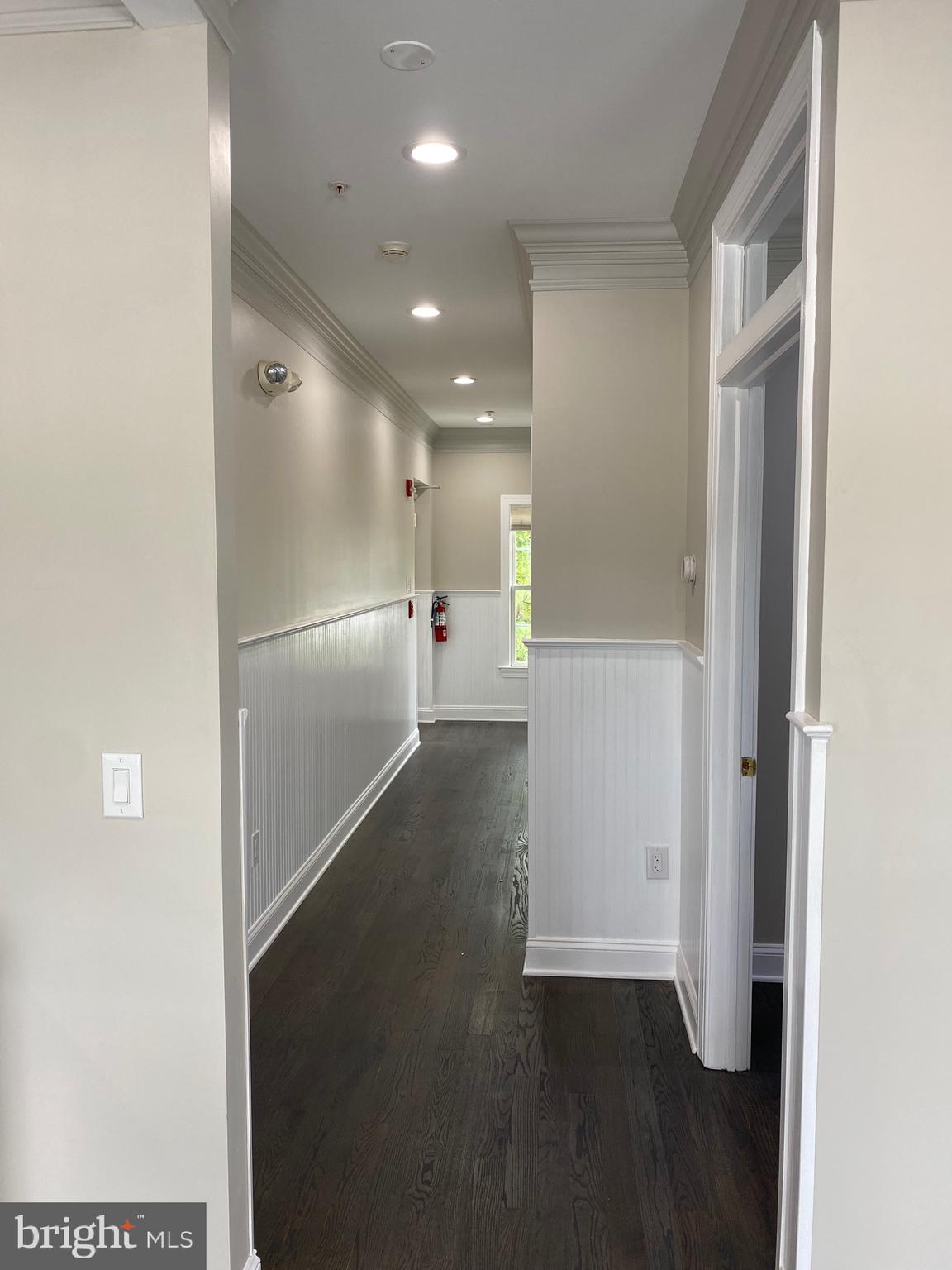 352 Main Street, Unit 3 Gaithersburg, MD 20878 - Photo 12 of 17 Interior hall