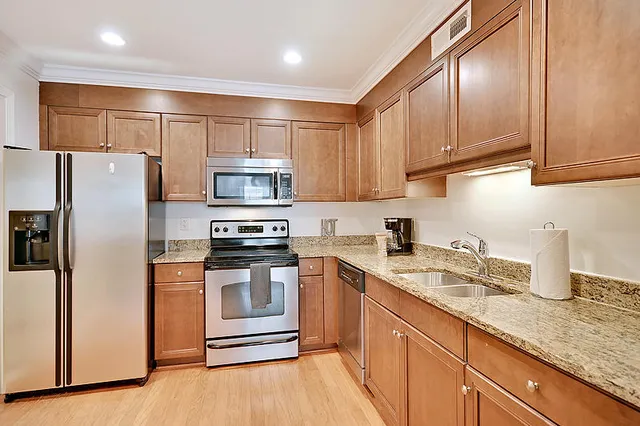 $2,195 | 1240 Fairmont Avenue, Unit 7, Mount Pleasant, SC 29464