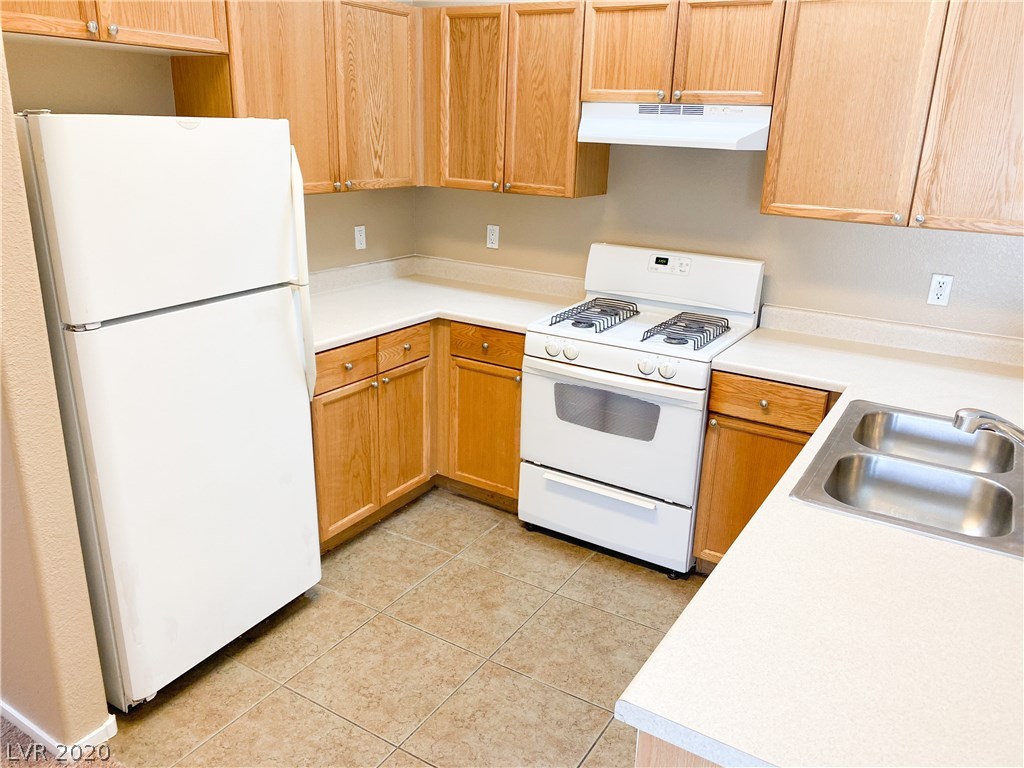 8824 Roping Rodeo Avenue, Unit 101 Las Vegas, NV 89178 - Photo 6 of 17