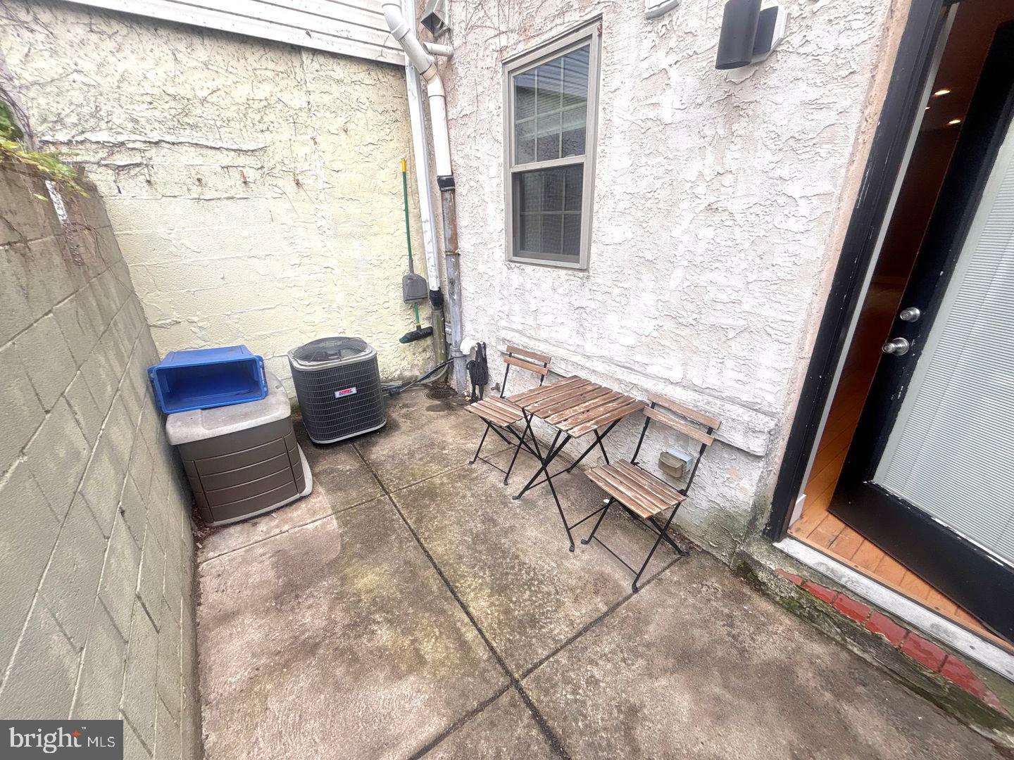 533 Manton Street Philadelphia, PA 19147 - Photo 17 of 22 a living room with furniture