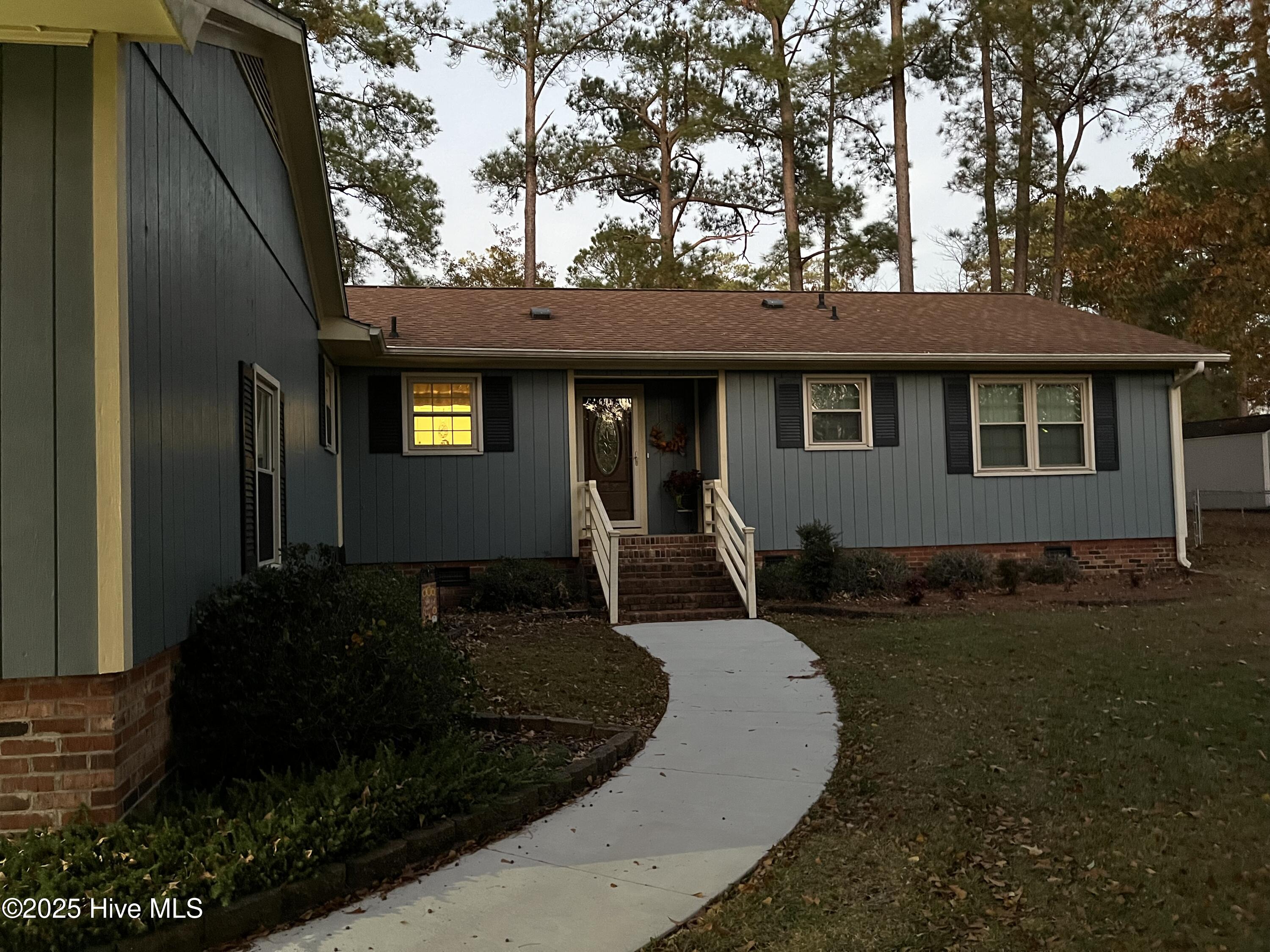 107 Harbour Way Washington, NC 27889 - Photo 2 of 18 Exterior (Front)