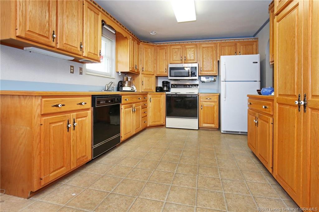 217 Spickert Knob Road New Albany, IN 47150 - Photo 8 of 52 Gallery Image 8