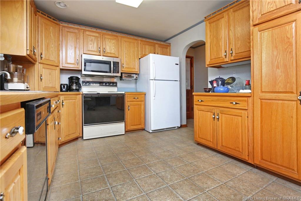 217 Spickert Knob Road New Albany, IN 47150 - Photo 9 of 52 Gallery Image 9