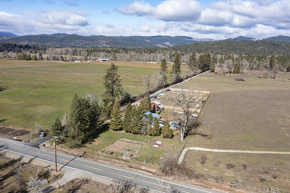6430 Holland Loop Road Cave Junction, OR 97523 - Photo 47 of 53 45