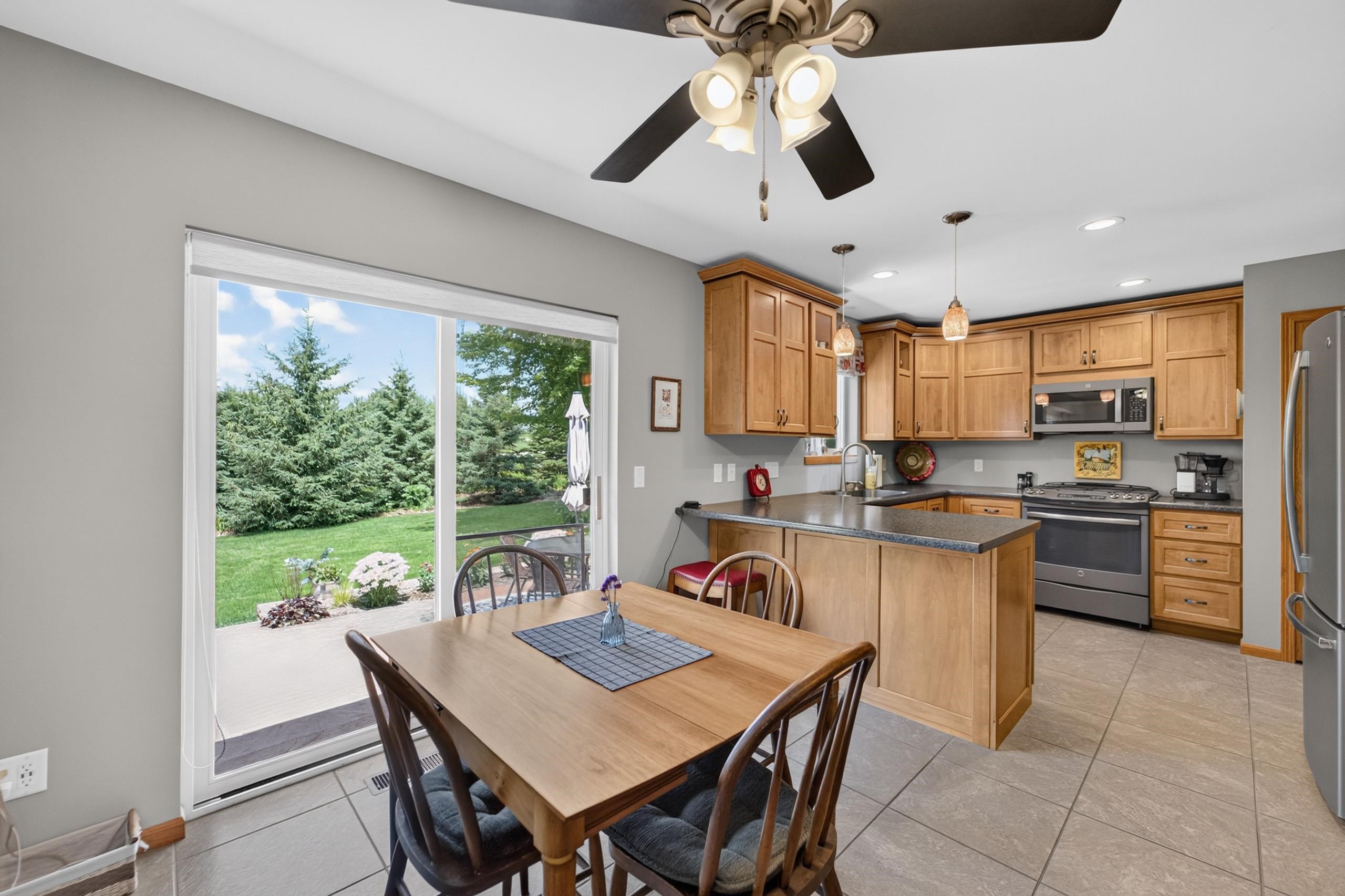837 Vista Ridge Drive Mount Horeb, WI 53572 - Photo 10 of 38