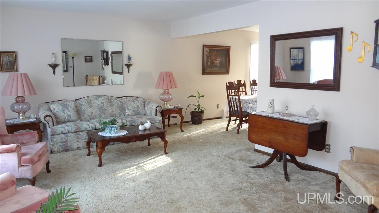 516 Riverside Road Marquette, MI 49855 - Photo 4 of 36