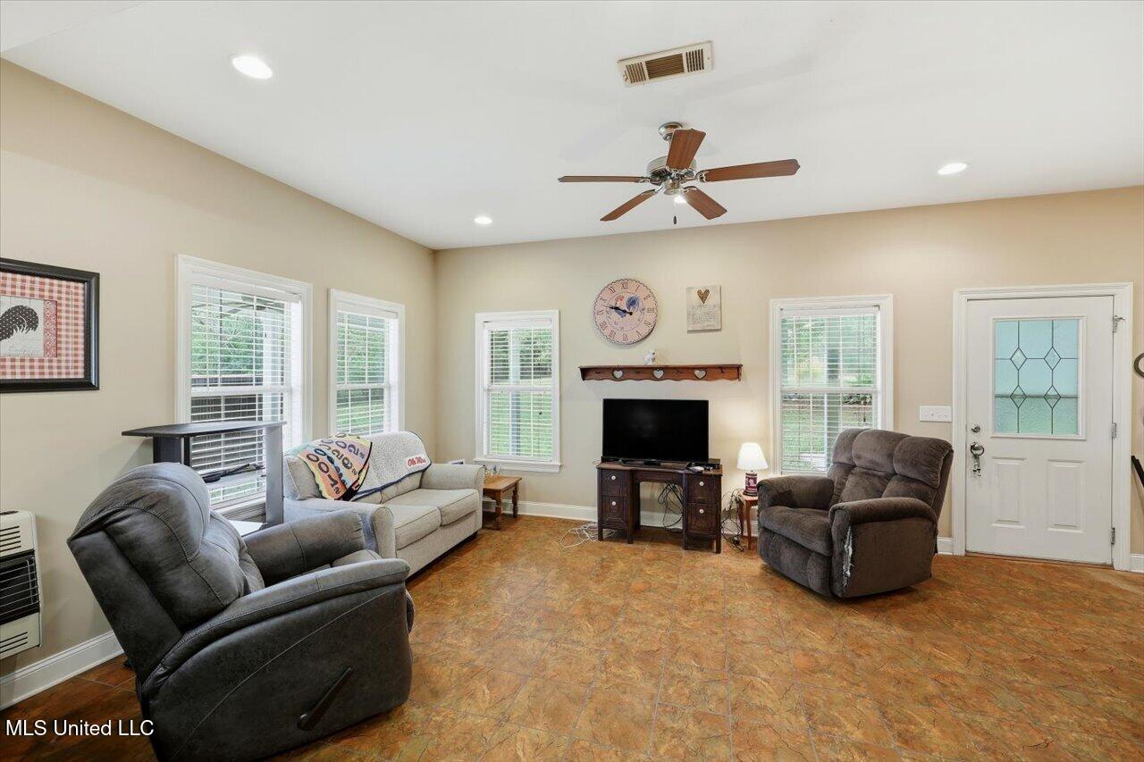 1333 Scr 51 Mount Olive, MS 39119 - Photo 10 of 42 10-1333 Scr 51 _ Home Tours MS