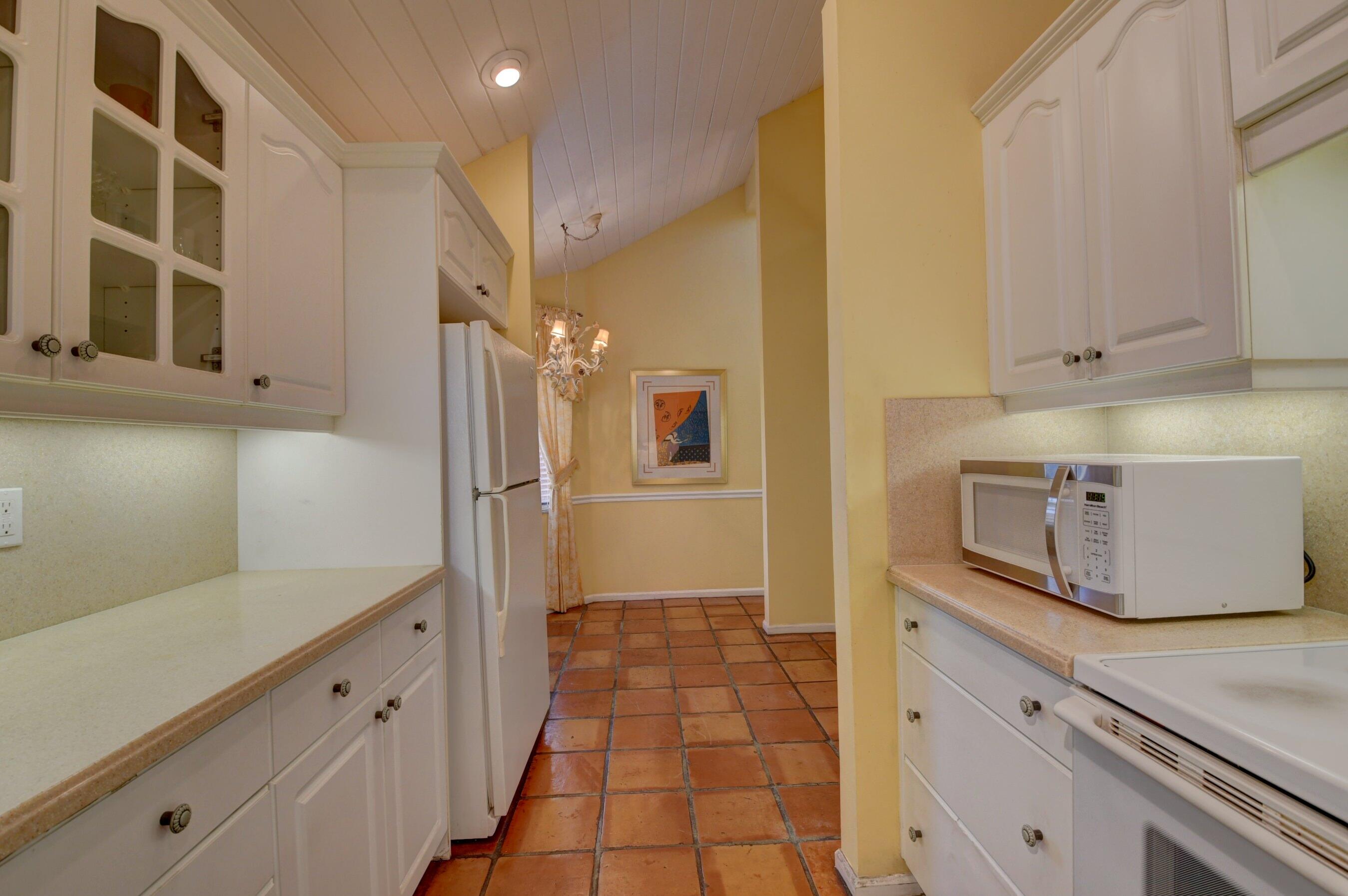 22706 Meridiana Drive Boca Raton, FL 33433 - Photo 26 of 40 kitchen