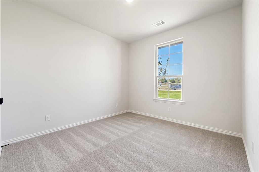 30 Roosevelt Ln Valley View Valley View, TX 76272 - Photo 11 of 35 an empty room with windows