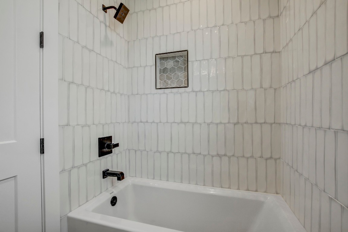 4127 East 12th Street, Unit 3 Austin, TX 78721 - Photo 23 of 29 a bathroom with a bathtub