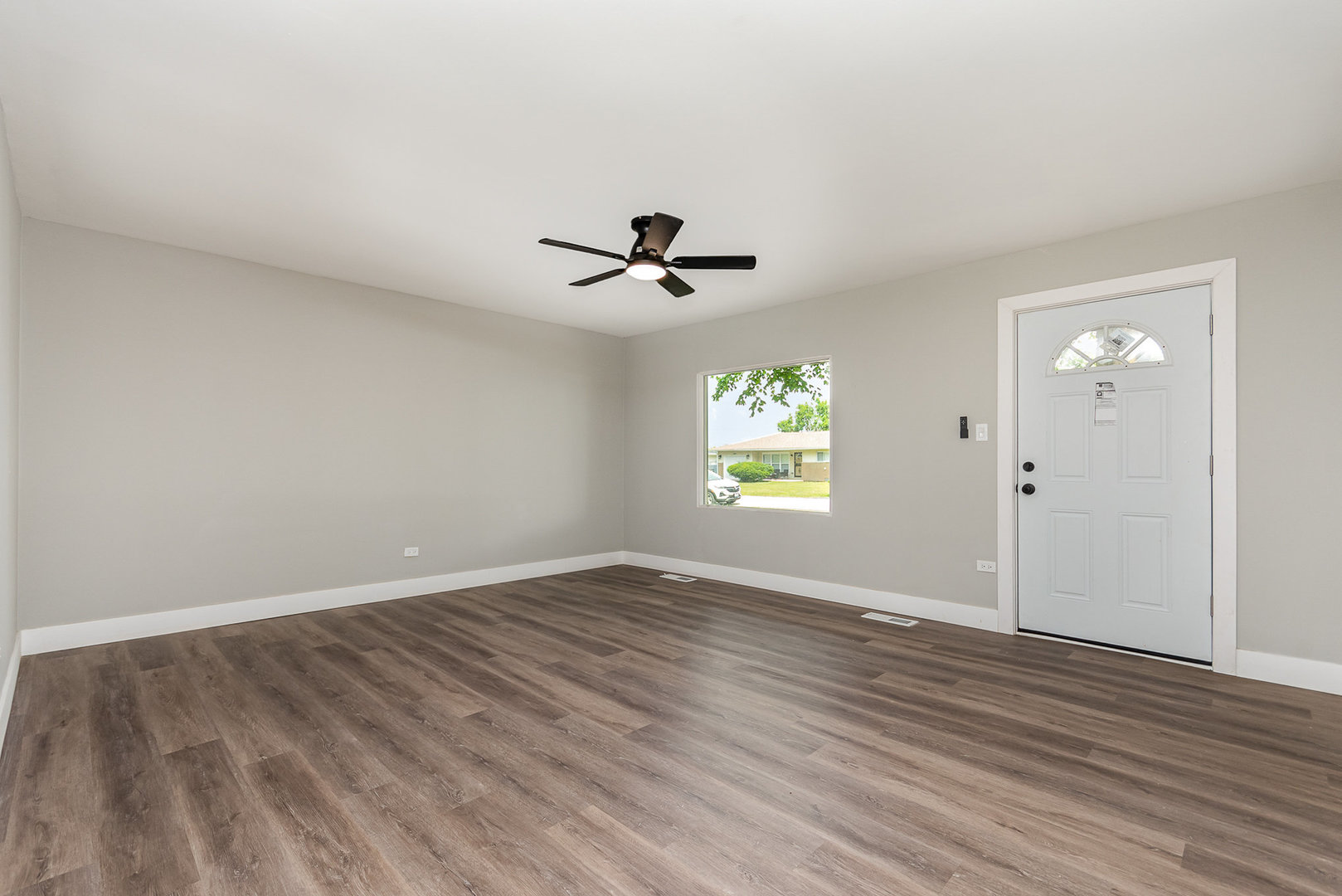 16632 Sawyer Avenue Markham, IL 60428 - Photo 3 of 15