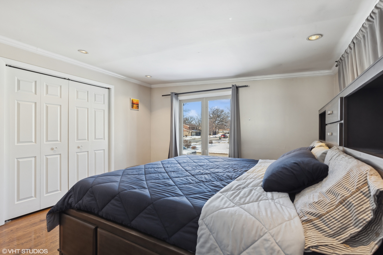 1115 Potter Road Park Ridge, IL 60068 - Photo 5 of 24 a bedroom with a bed and a window