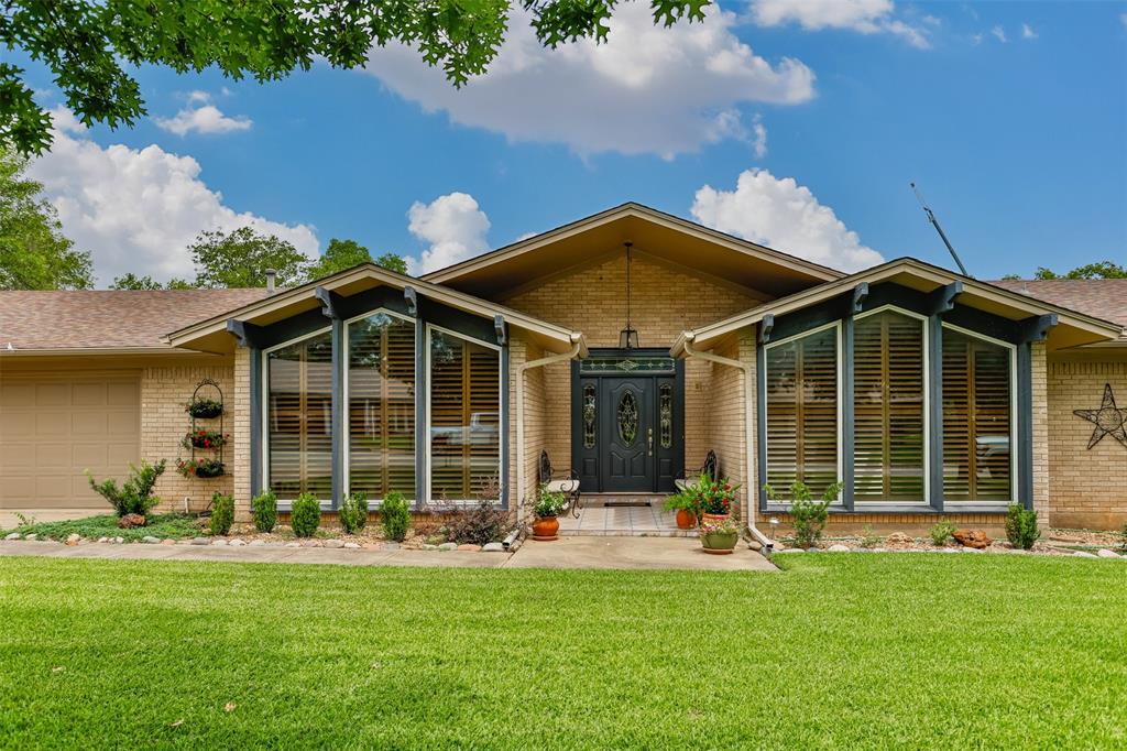 1904 Tulane Street Gainesville, TX 76240 - Photo 2 of 40 Beautiful architectural design