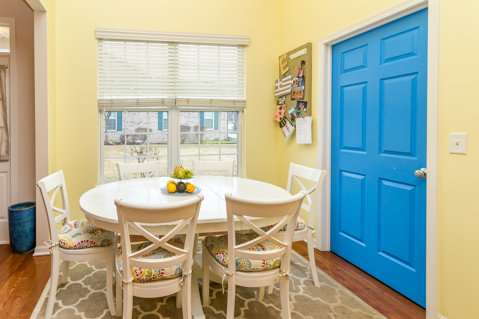 976 Oak Ridge Boulevard Elgin, IL 60120 - Photo 14 of 39 a view of a dining room with furniture and wooden floor