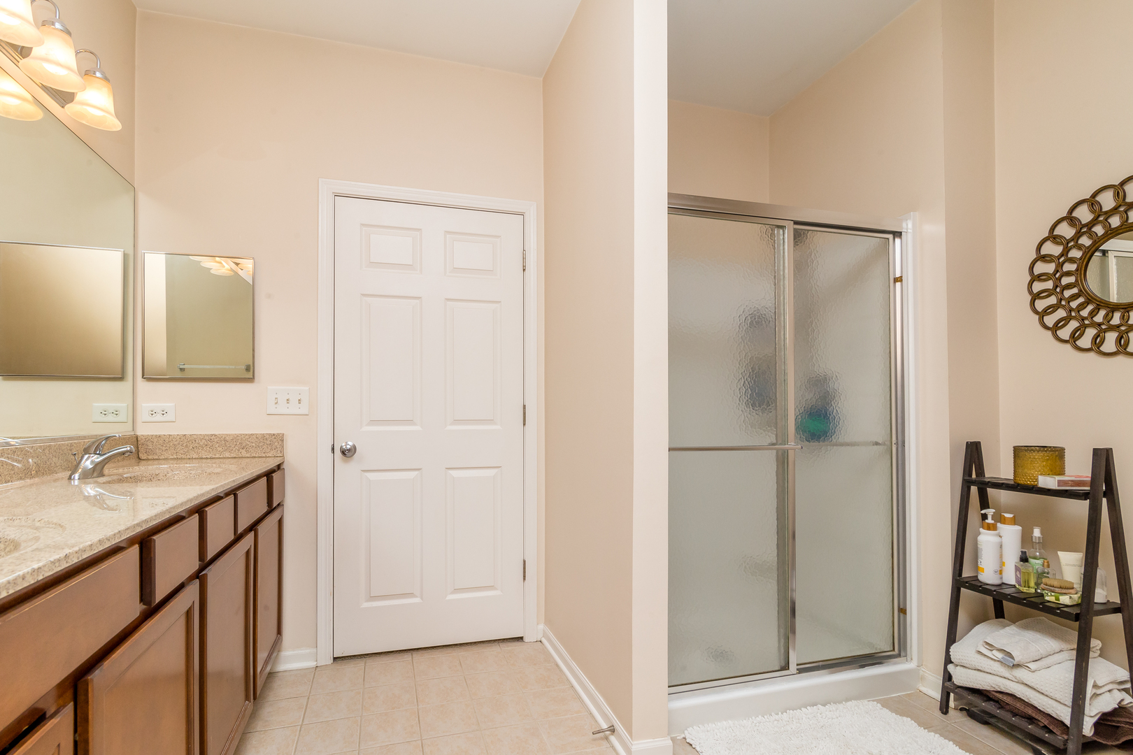 976 Oak Ridge Boulevard Elgin, IL 60120 - Photo 21 of 39 a bathroom with a shower and a sink