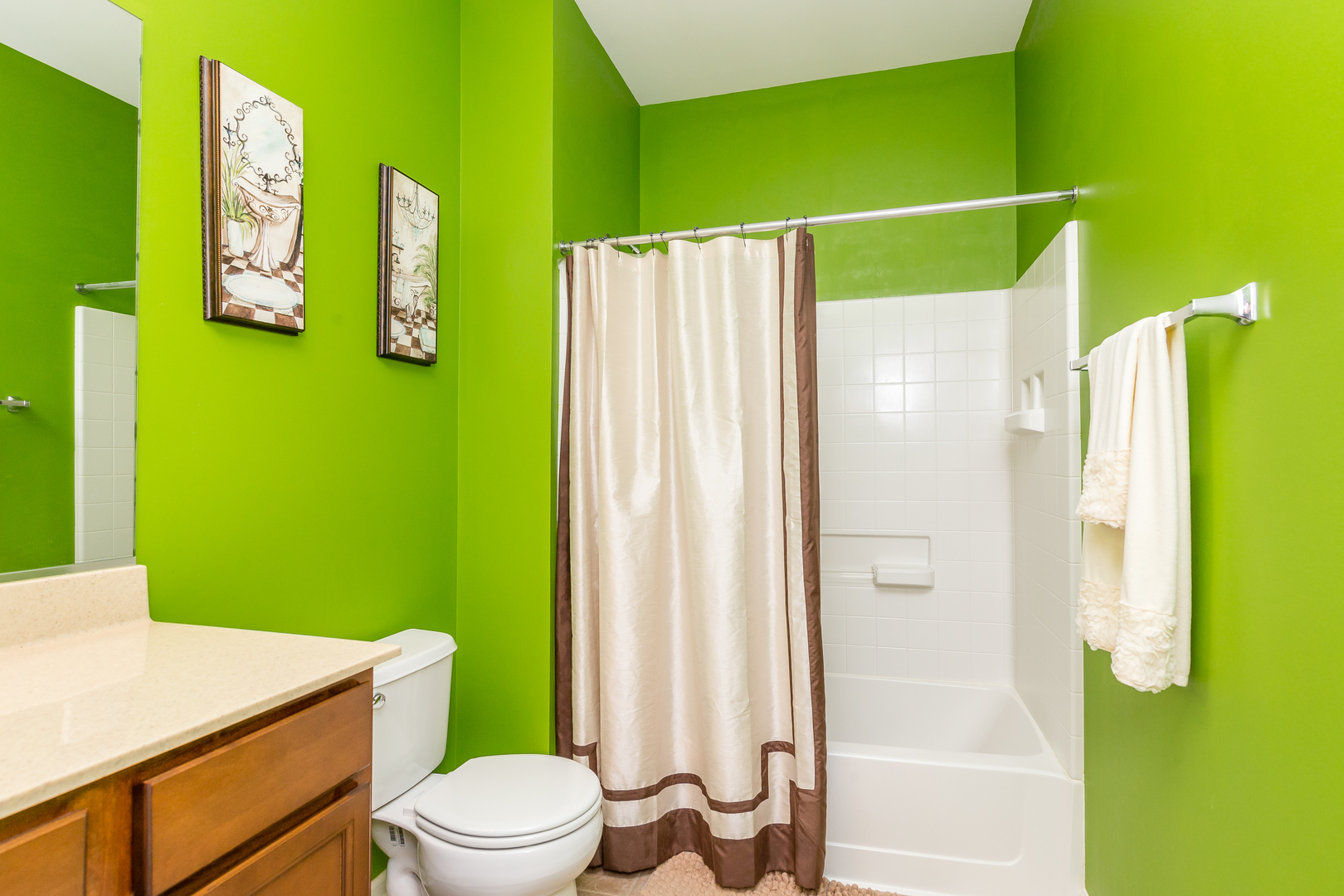 976 Oak Ridge Boulevard Elgin, IL 60120 - Photo 24 of 39 a bathroom with a sink and a mirror