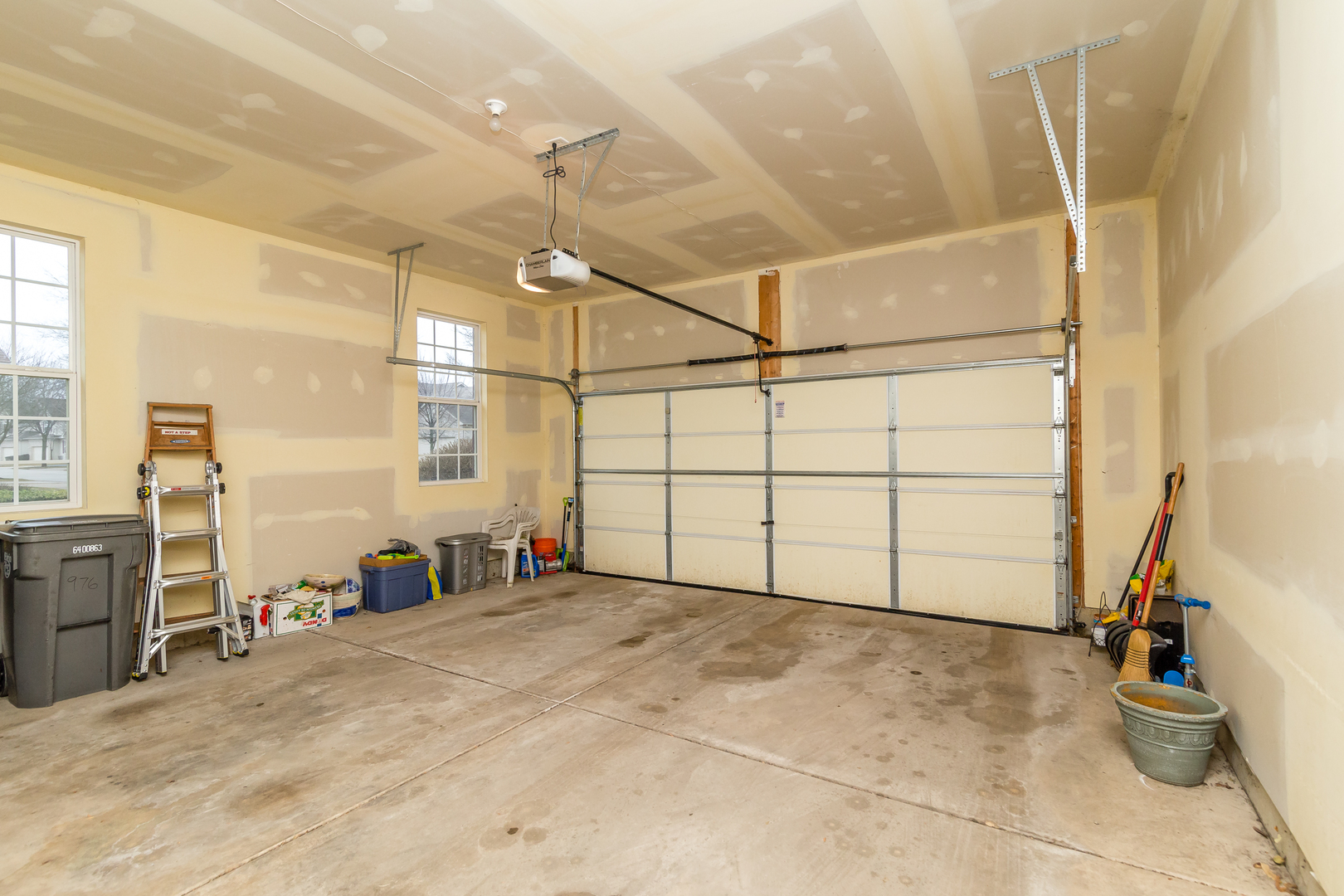 976 Oak Ridge Boulevard Elgin, IL 60120 - Photo 31 of 39 a view of a garage