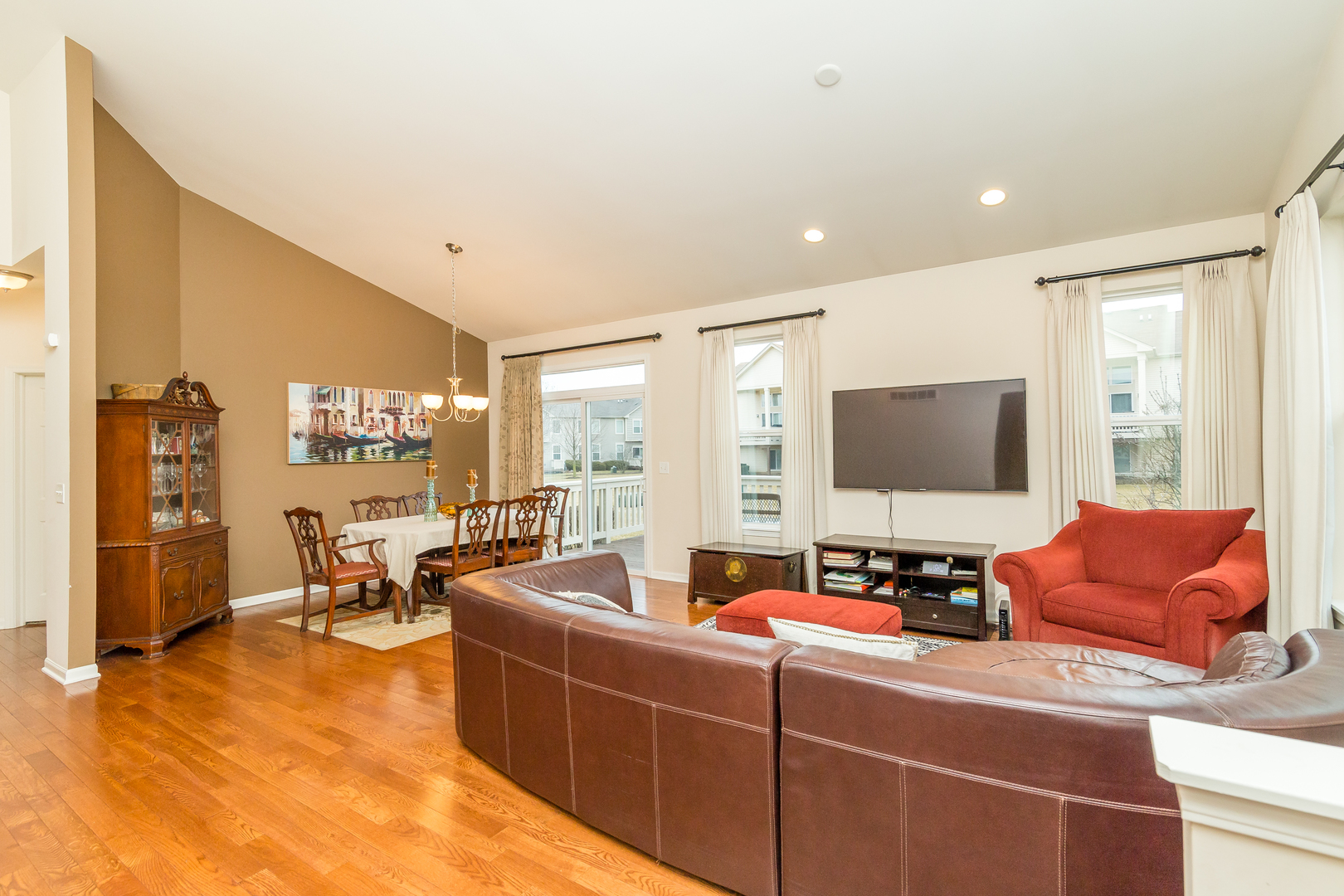 976 Oak Ridge Boulevard Elgin, IL 60120 - Photo 5 of 39 a living room with furniture and a flat screen tv