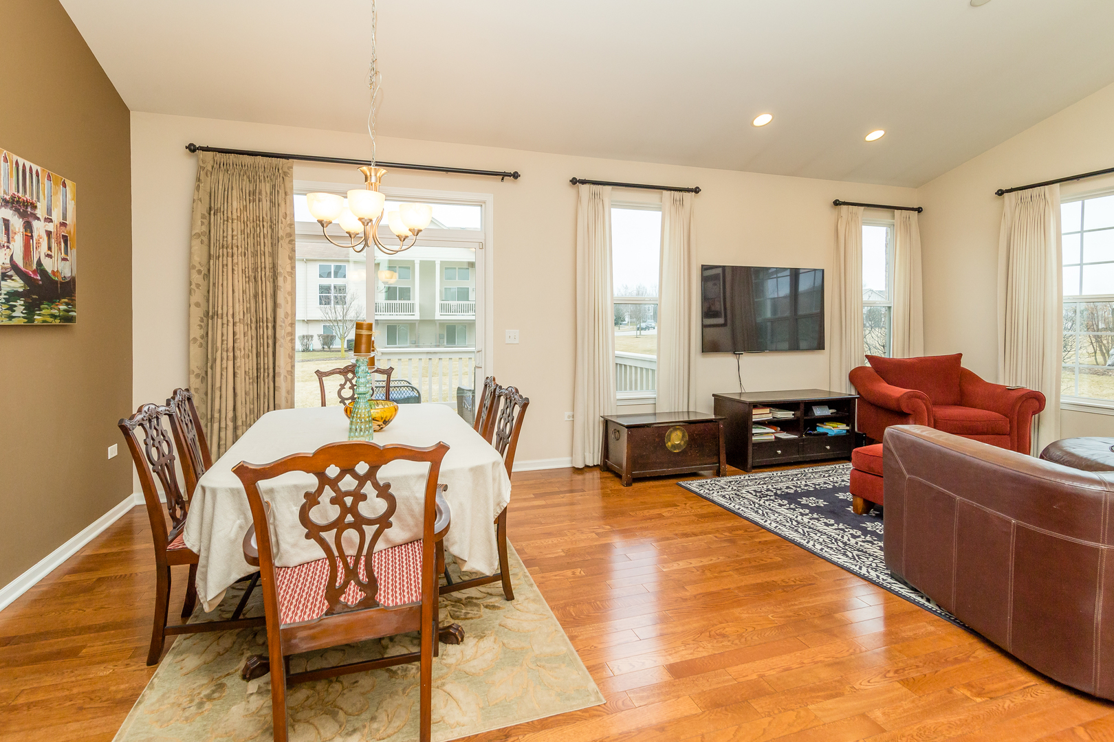976 Oak Ridge Boulevard Elgin, IL 60120 - Photo 10 of 39 a living room with furniture and a flat screen tv